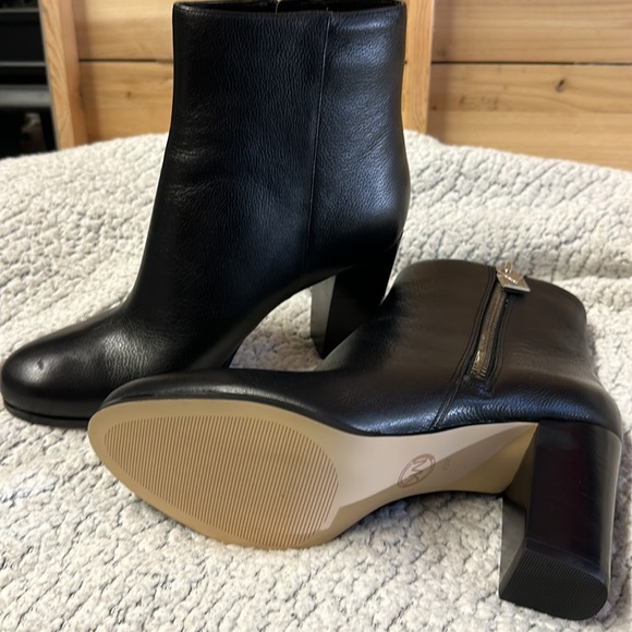 Michael Kors size 8 - Picture 4 of 5